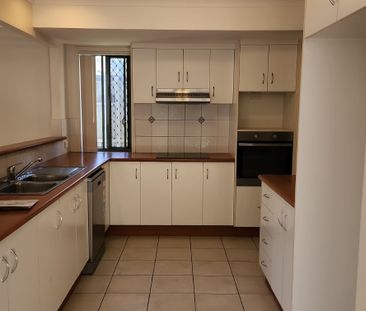 29 Lake Eyre Crescent, Parkinson QLD 4115 - House For Rent | Domain - Photo 2