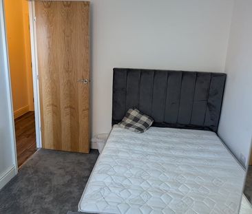 2 Bed Flat, Queens House, S1 - Photo 5