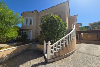 LONG-TERM RENTAL VILLA WITH SEA VIEWS IN ALTEA OLD TOWN