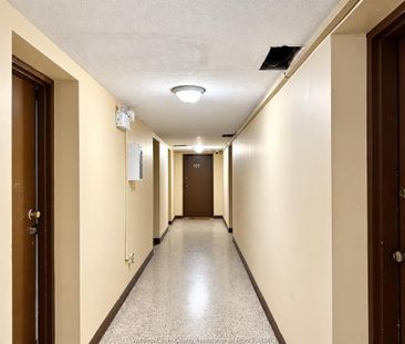 For Lease - 2035 UNIVERSITY Avenue Unit# 105, Windsor, Ontario - Photo 1