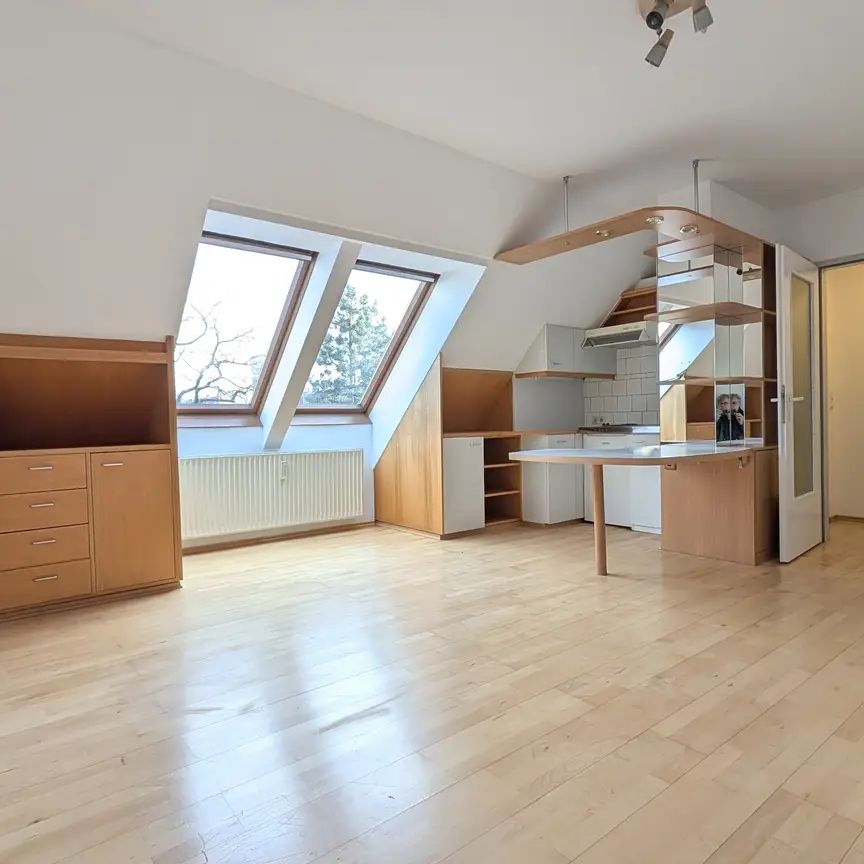 NEU - Moderne Dachgeschoß-Garconniere in ruhiger Lage Nähe U4-Unter St. Veit! - Foto 1