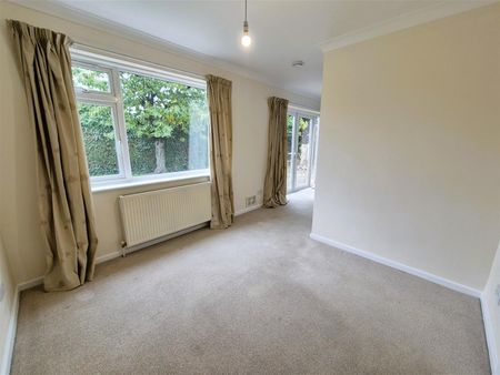 2 Bed Bungalow - Photo 2