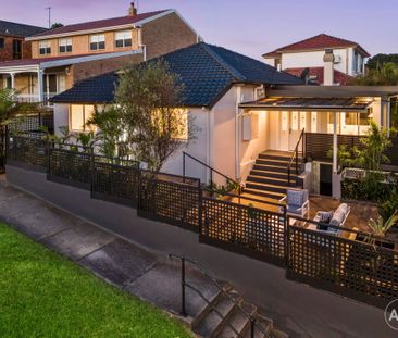 Expansive Family Residence in a Prime Maroubra Location - Photo 1