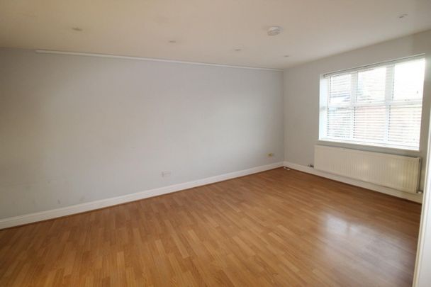 2 bedroom Flat To Let - Photo 1