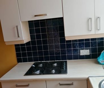 2 Bed Terraced House, Garnet Parade, LS11 - Photo 3