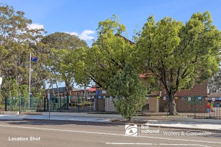 Charming Semi-Detached Brick Home in Prime Location - Photo 5