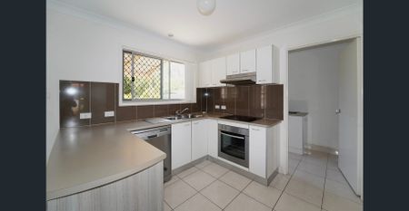 3 BEDROOMS TOWNHOUSE IN DURACK - Photo 5