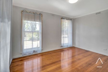 Charming Family Home - Photo 3