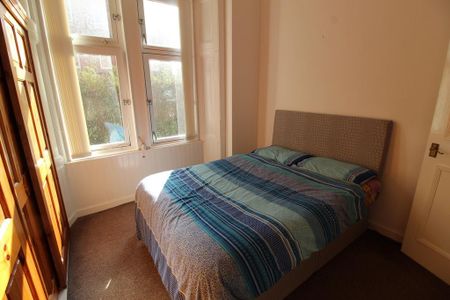 2 bedroom ground floor flat to rent - Photo 2