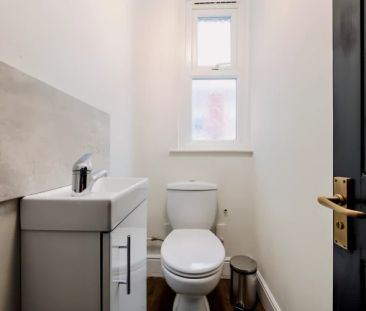 7 Bed 2 Bath - Photo 6