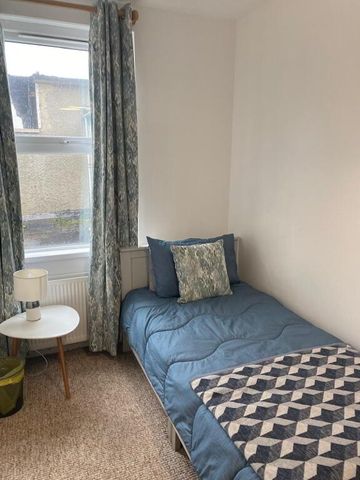 21 Eglinton Lane (STUDENT LET), Portrush, BT56 8DX - Photo 4