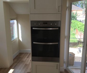 3 Bed Semi-Detached House, Warren Avenue, SO16 - Photo 5