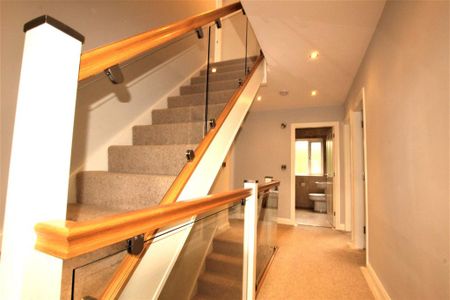 5 bedroom detached house to rent - Photo 4