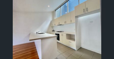 A beautiful way to enjoy inner city lifestyle... - Photo 5