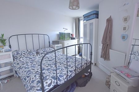 2 Bedroom Flat - Photo 3