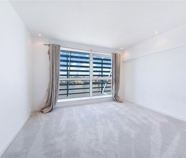 2 bedroom penthouse to rent - Photo 2