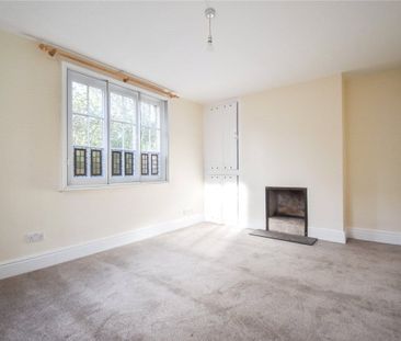 A uniquely positioned 4 bedroom detached house to rent set within t... - Photo 3