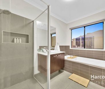 Stylish Family Home ! - Photo 2