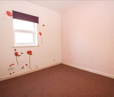 2 bedroom end of terrace house to rent - Photo 3