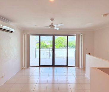 Stunning Townhouse in Springfield lakes Prime Location! - Photo 1