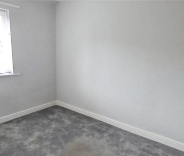 4 bedroom semi-detached house to rent - Photo 5