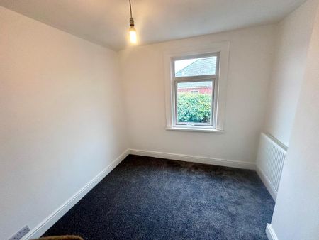 4 bedroom semi-detached house to rent - Photo 5
