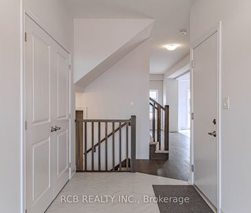 Detached Home For Lease | X8121370 - Photo 4