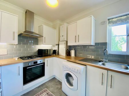 2 bed apartment to rent in Gras Lawn, Exeter, EX2 - Photo 2