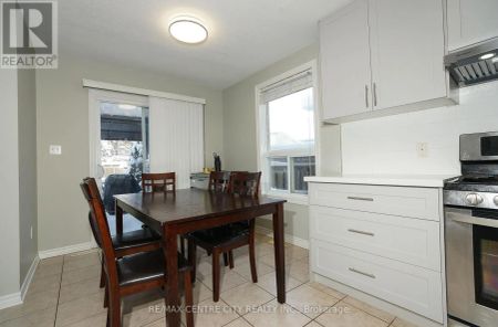 946 WHETHERFIELD STREET W - Photo 3