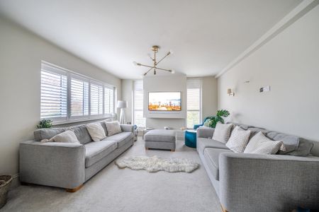 4 bedroom detached house to rent - Photo 2