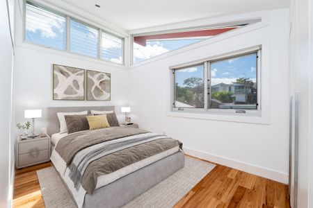 Renovated Luxurious Bayfront Living with Uninterrupted Water Views - Photo 4