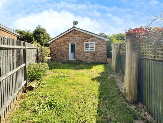 2 bedroom bungalow to rent - Photo 1