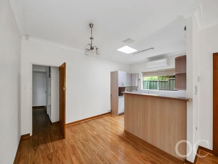 Open the door to stylish family living - Photo 4