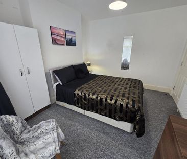 1 bedroom in a house share to rent - Photo 2
