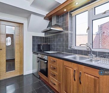 3 bedroom semi-detached house to rent - Photo 6
