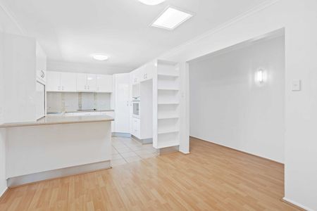 12 Warrina Crescent, Burleigh Waters QLD 4220 - House For Rent | Domain - Photo 2