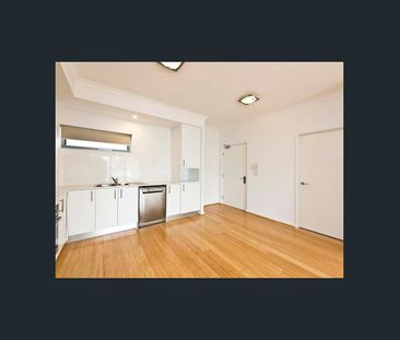 ENJOY STUNNING CITY VIEWS - Photo 4