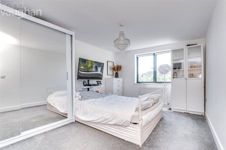 4 bedroom detached house to rent - Photo 3