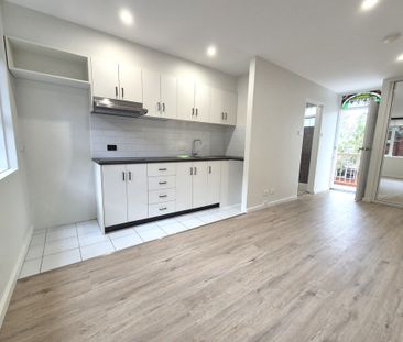 Charming Studio Apartment in Prime Ashfield Location - Photo 1