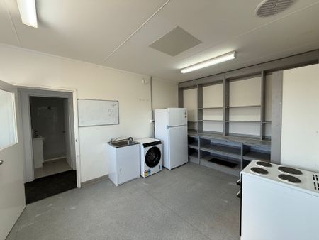 Fully Furnished Accommodation with Flexible Living - Photo 5