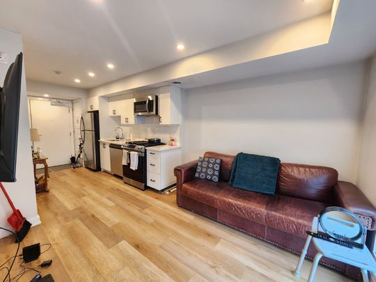 689 Churchill Avenue North - 102 - Photo 1