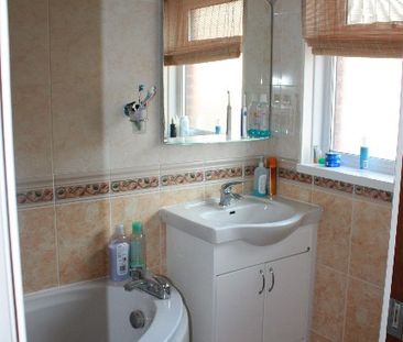 1 Bed Semi-Detached House, Abbeydale Garth, LS5 - Photo 2