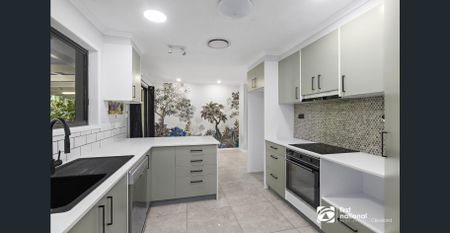 STUNNING MODERN FAMILY HOME WITH BEAUTIFUL INGROUND POOL IN VICTORIA POINT - Photo 4