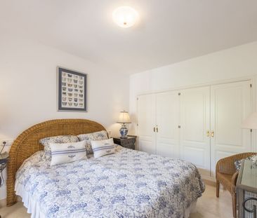 Middle Floor Apartment in Benahavís - Photo 4