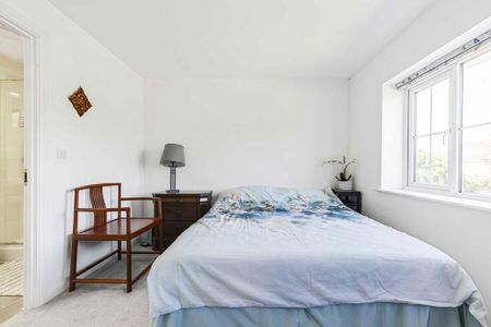 4 bedroom semi-detached house to rent - Photo 3