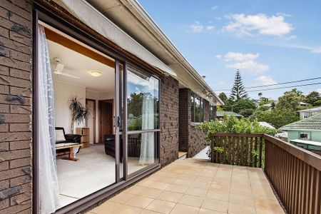 3br,fourth room House with plenty of onsiteparking - Photo 2