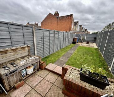 2 bedroom terraced house to rent - Photo 2