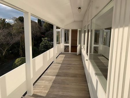 Spacious Sunny Family Home - Photo 4