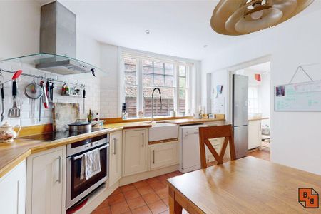 4 bedroom semi-detached house to rent - Photo 5