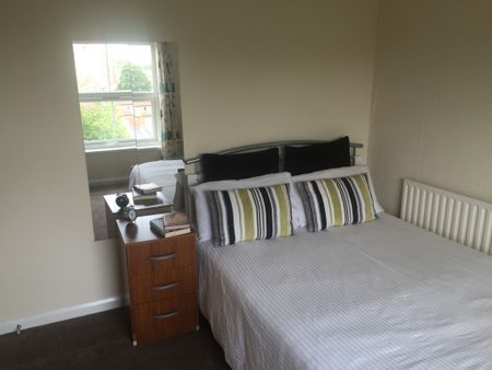 3 Bedroom Terraced To Rent in Lenton - Photo 3